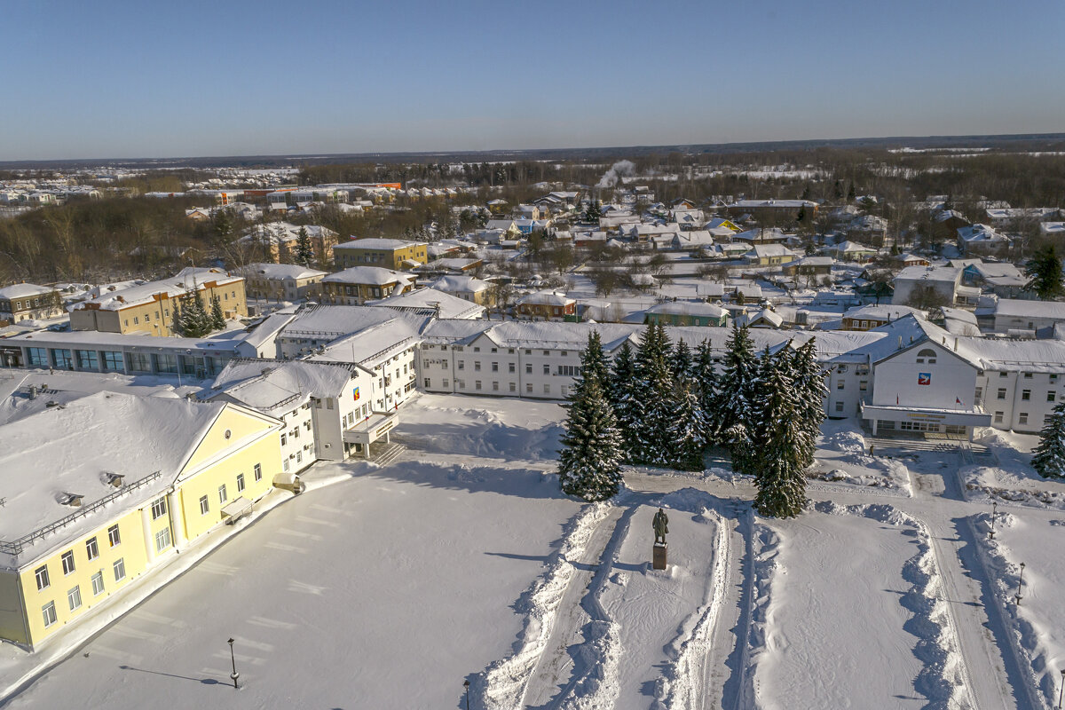 Памятник В. И. Ленину в Суздале установлен в 1978 году на Красной площади - Сергей Цветков Памятник В. И. Ленину в Суздале установлен в 1978 году на Красной площади - Сергей Цветков