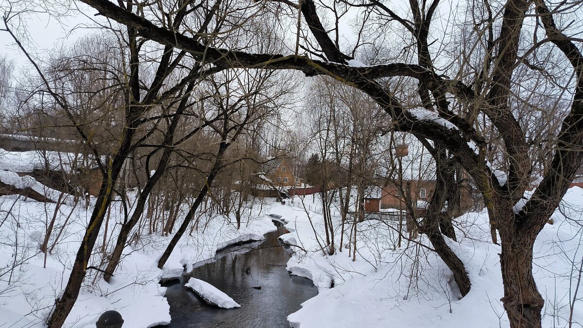 Еще в полях белеет снег, а воды уж весной шумят. - Ольга 