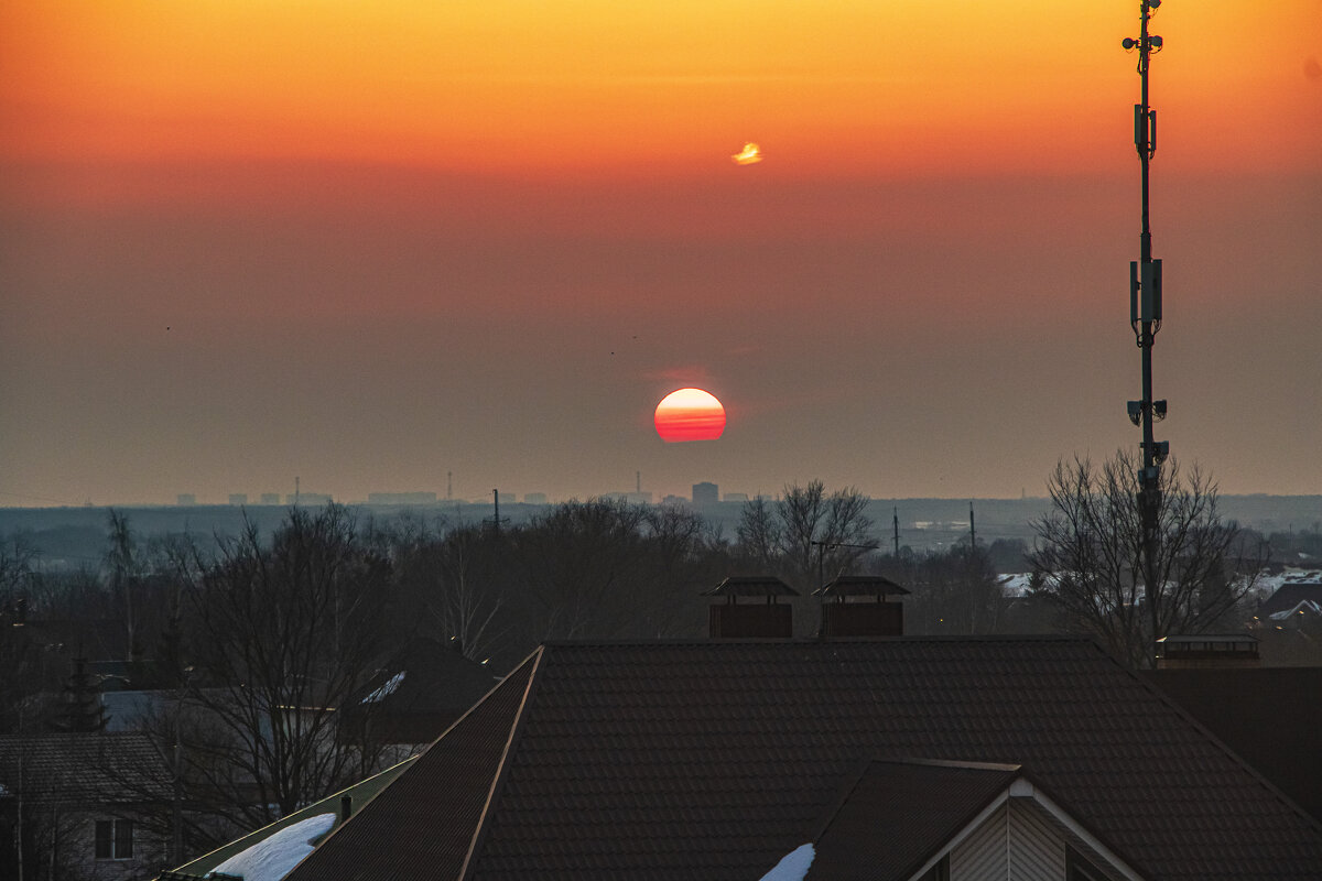 Уходящее солнце, в мартовский день. - Петр Беляков Уходящее солнце, в мартовский день. - Петр Беляков
