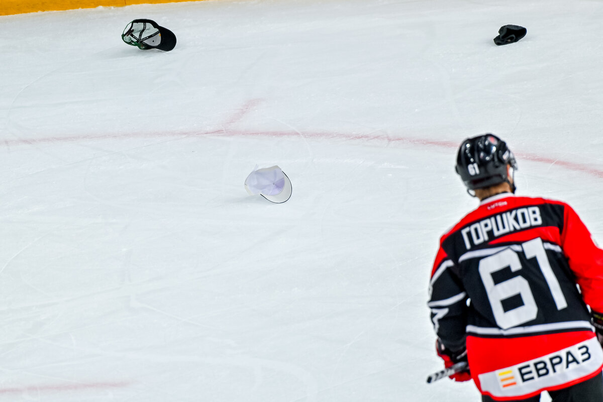 Хет-трик... - Михаил Петрик Хет-трик... - Михаил Петрик