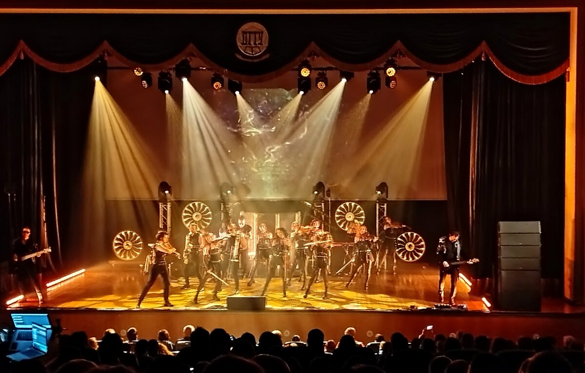 Танцующий симфонический оркестр! - Надежда 