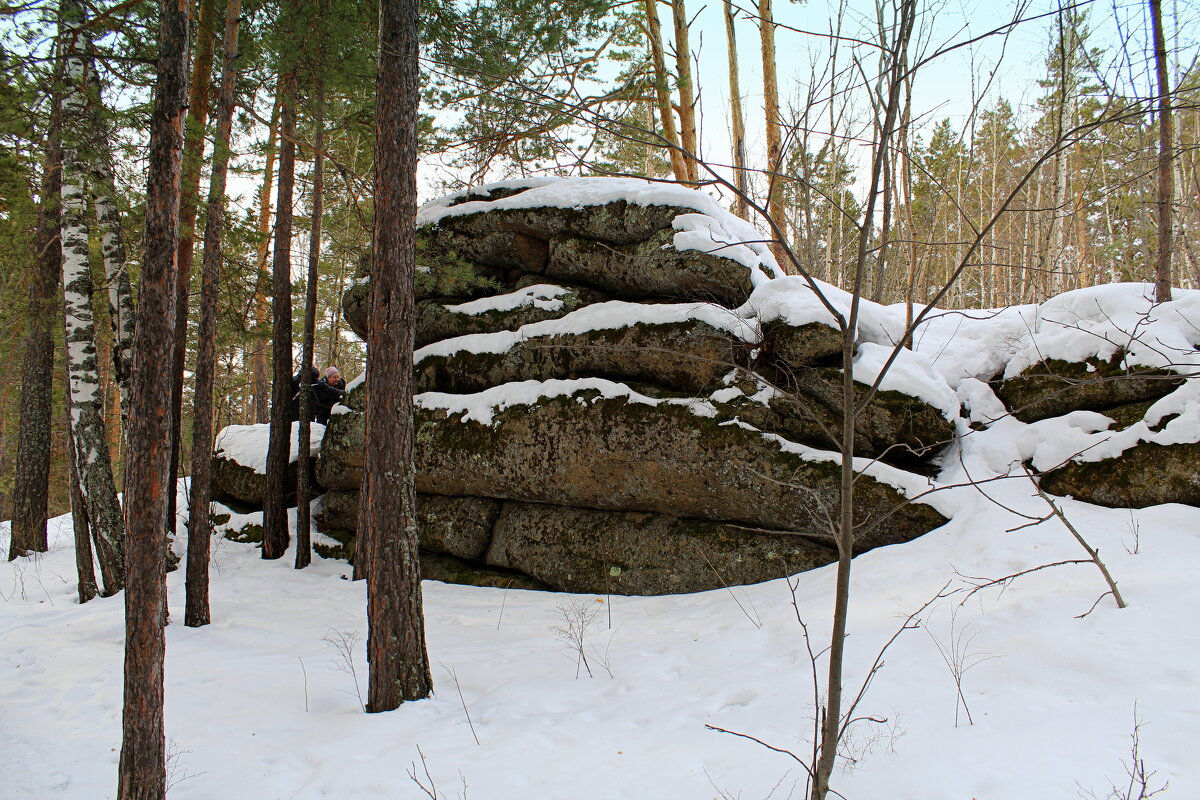Гранитные скалы по тропе - Татьяна Лютаева