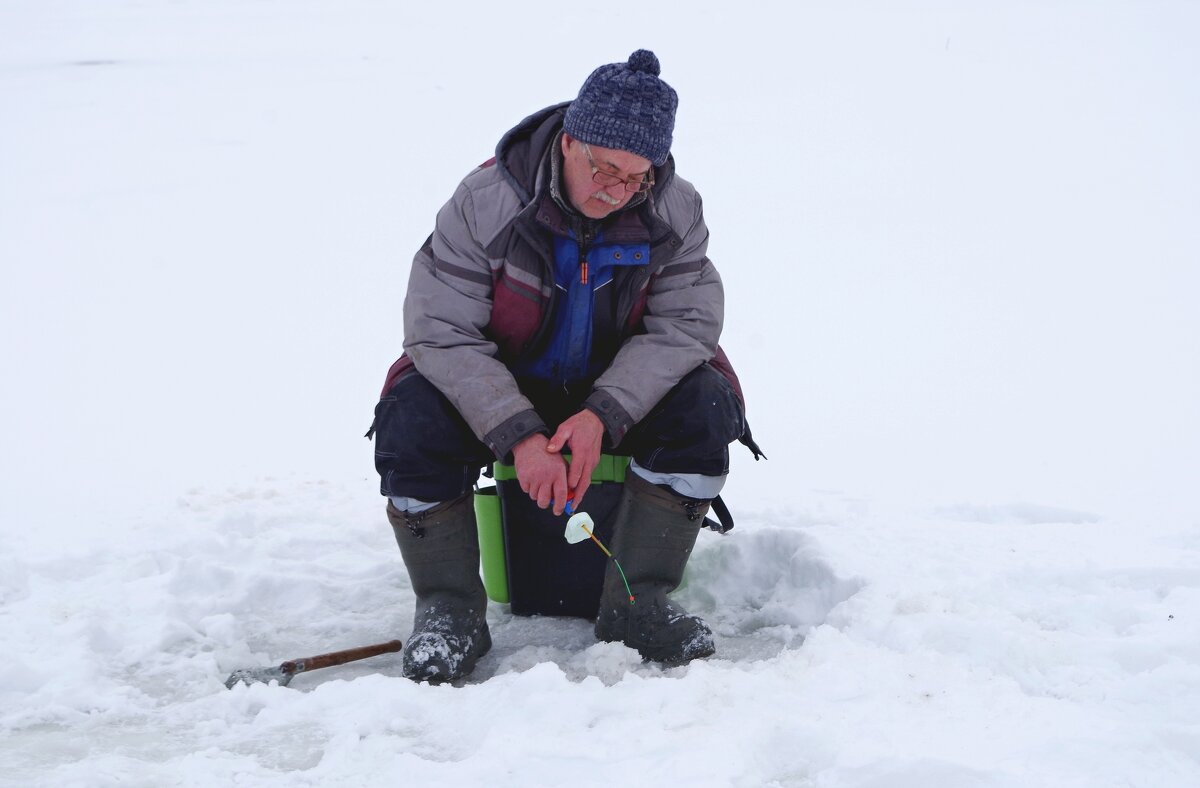 Как обычно...-клюёт вчера и завтра... - Михаил Курзанцев