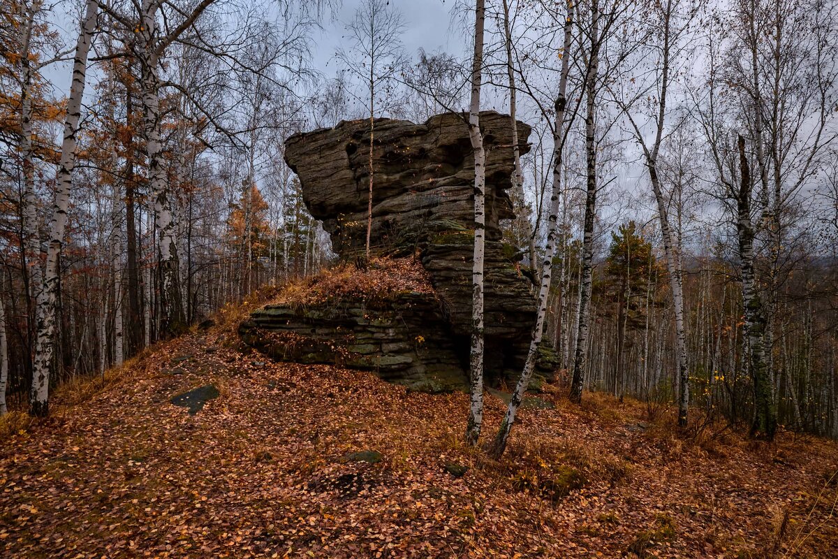 Вечер у одинокой скалы. - Юрий кот