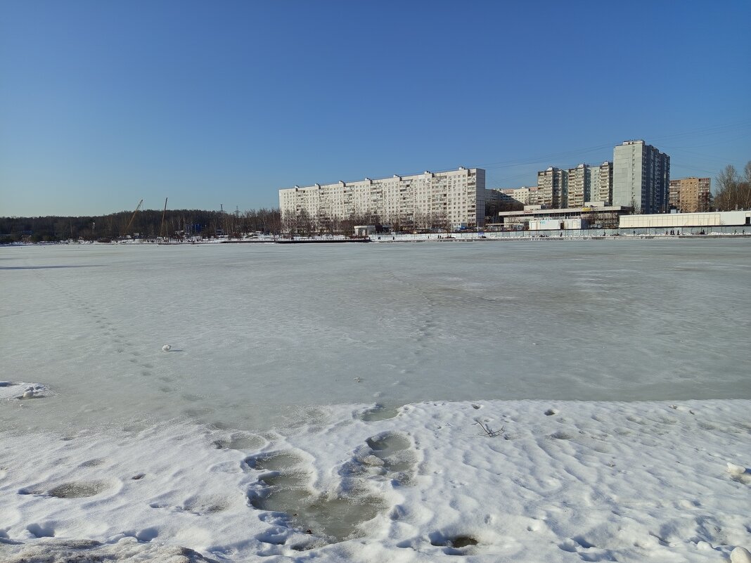 Март в городе - Андрей Лукьянов Март в городе - Андрей Лукьянов