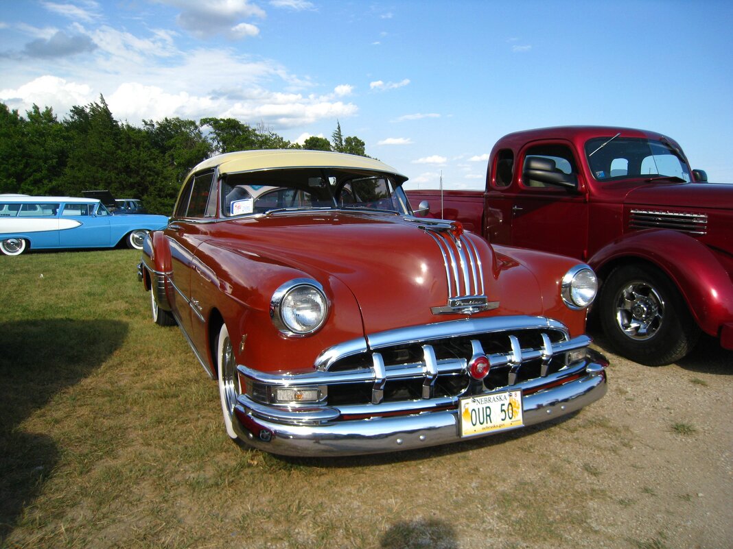 Замечательный американский автомобиль Pontiac Streamliner De Luxe Sedan Coupe 1950 года выпуска. - unix (Илья Утропов) Замечательный американский автомобиль Pontiac Streamliner De Luxe Sedan Coupe 1950 года выпуска. - unix (Илья Утропов)