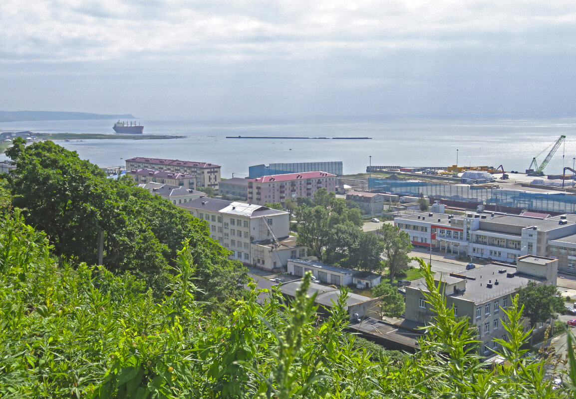 Невельск (Хонто) со смотровой площадки. - ИРЭН@ .