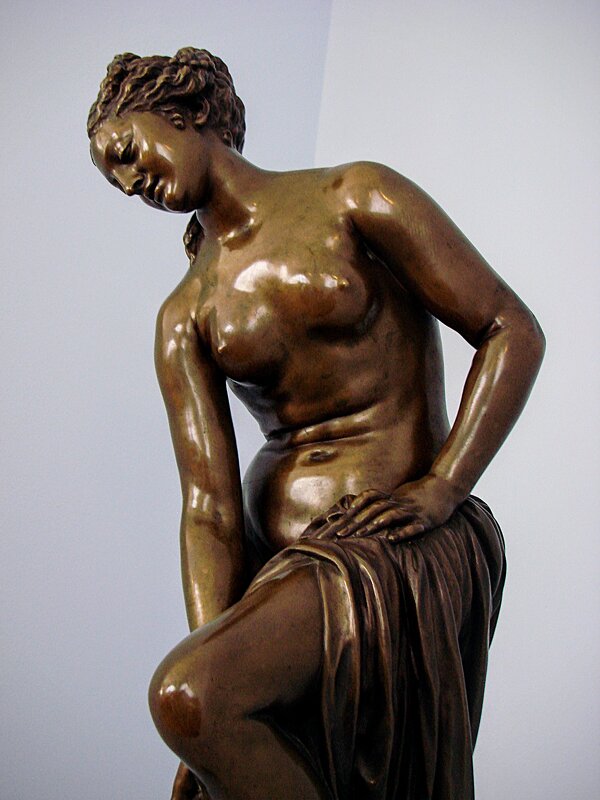 «Венера, снимающая сандалию» , фрагмент - Анатолий Колосов