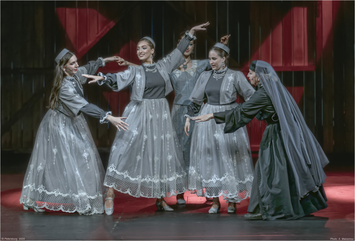 Сцена из спектакля "Ханума". - Александр Максимов