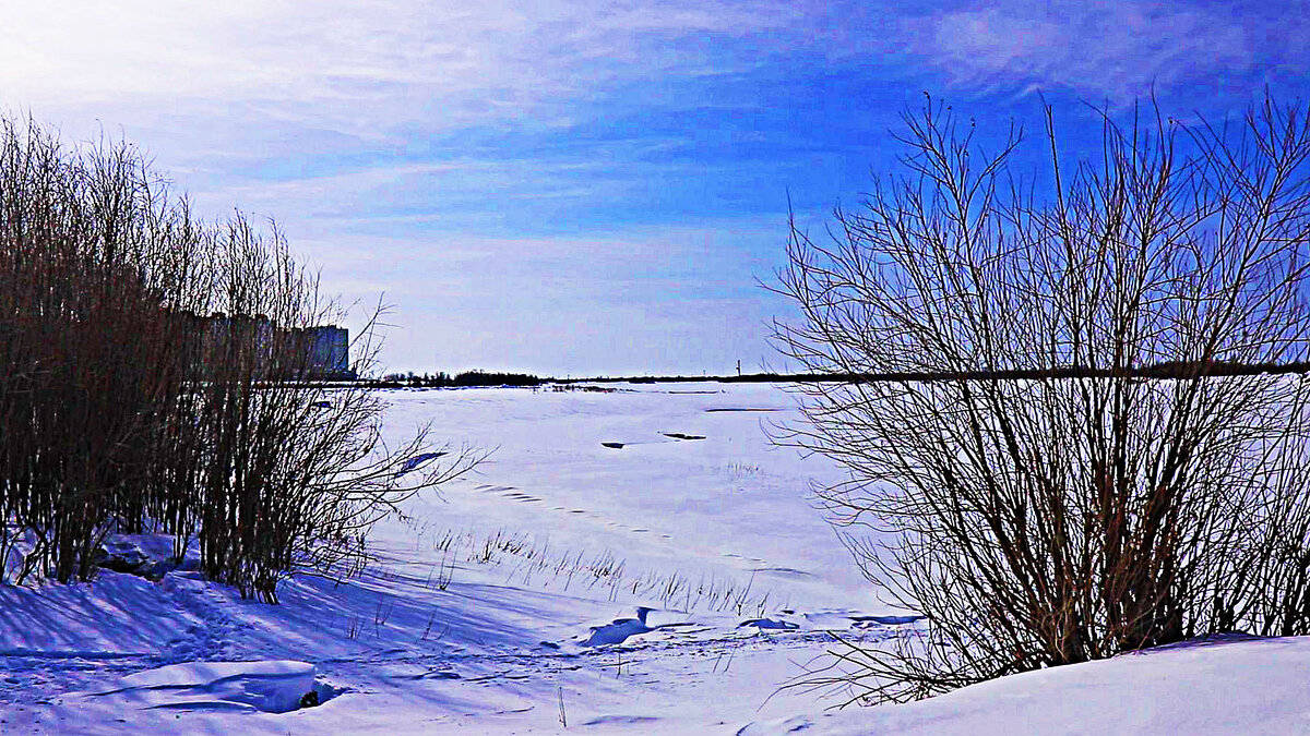 Март...Река Юганская Обь еще крепко  спит! - Владимир 