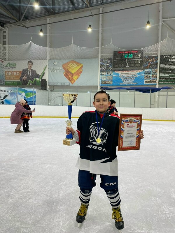 КУБОК ПО ХОККЕЮ ВЗЯТ - СЕРГЕЙ ФИЛОЧКИН