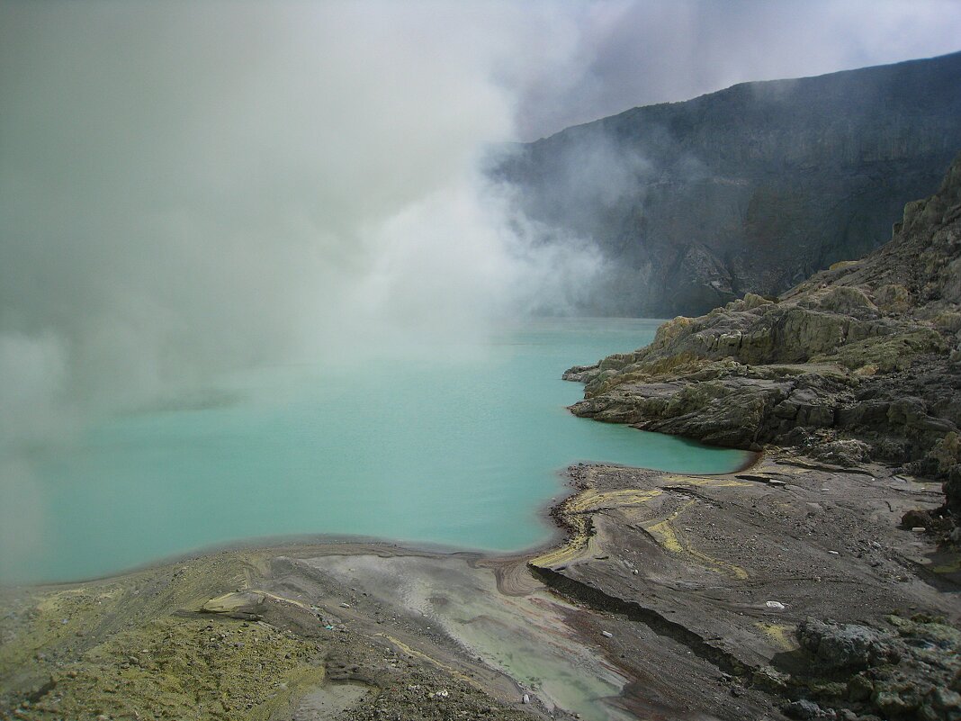 В кратере вулкана Иджен. - unix (Илья Утропов)