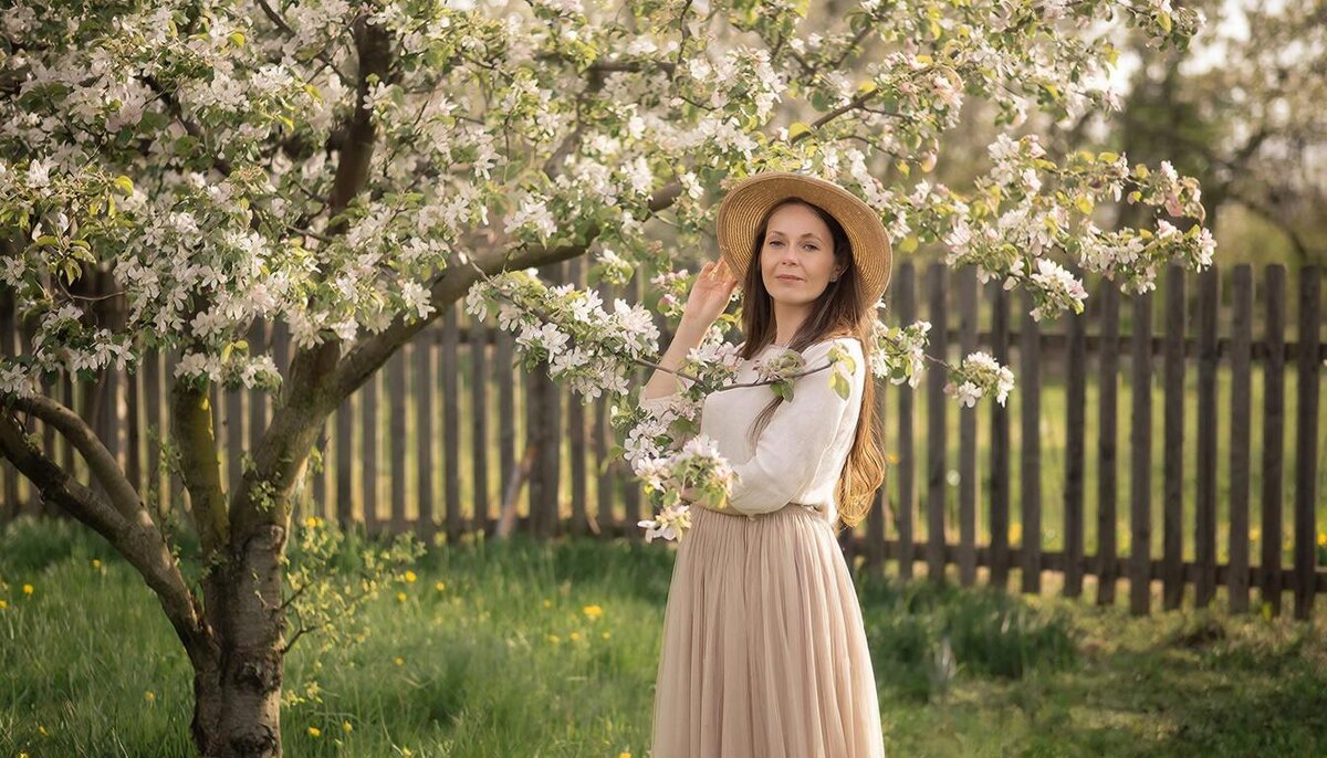 В весеннем саду. - СЕРГЕЙ ФИЛОЧКИН