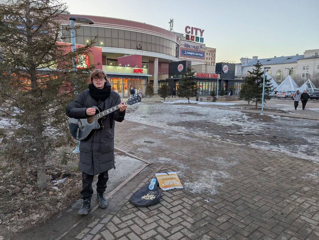 Музыкант - Андрей Хлопонин