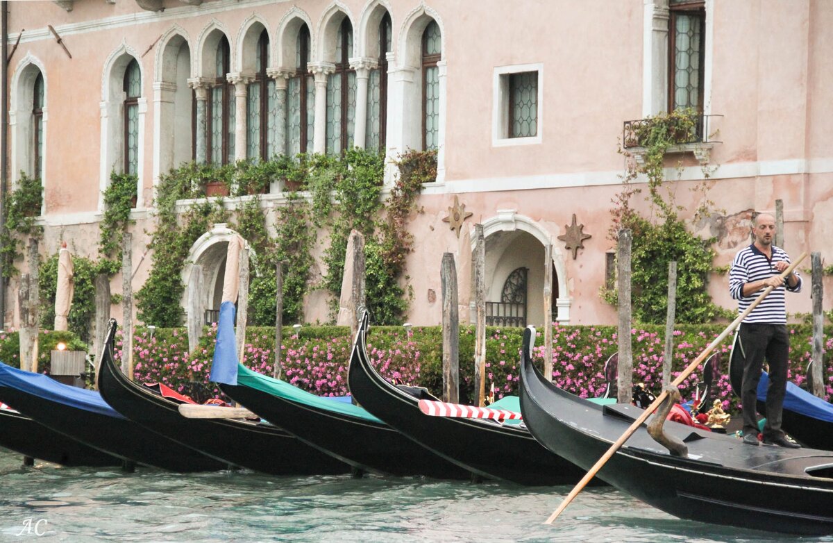 Гондолы - уникальный водный транспорт,2013. - Любовь Сахарова