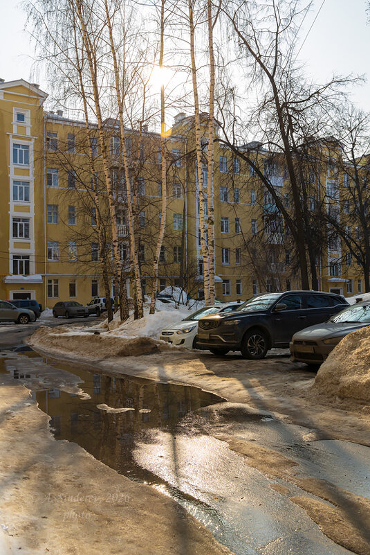Март во городском дворе - Александр Синдерёв