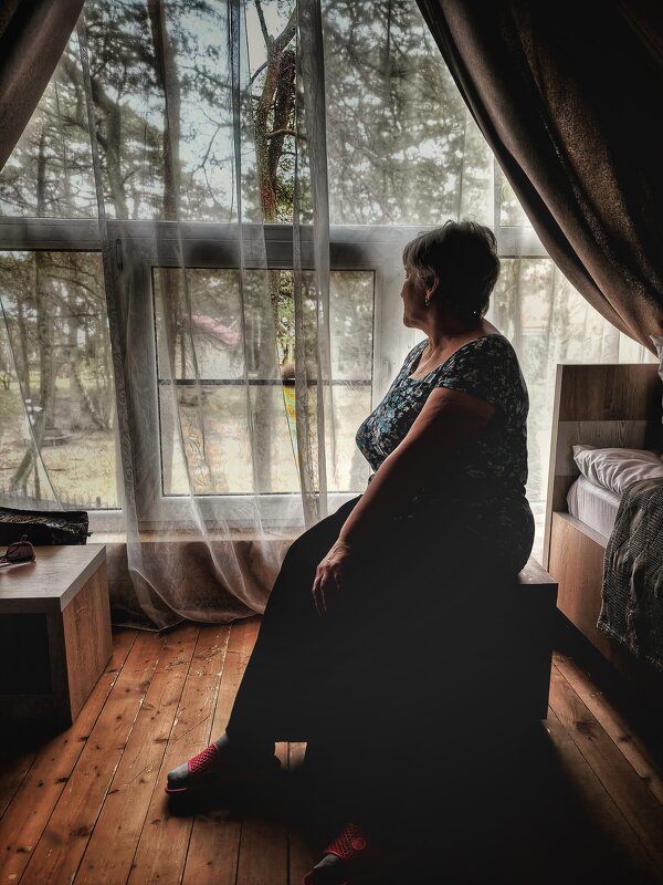 У окна - Sergey 