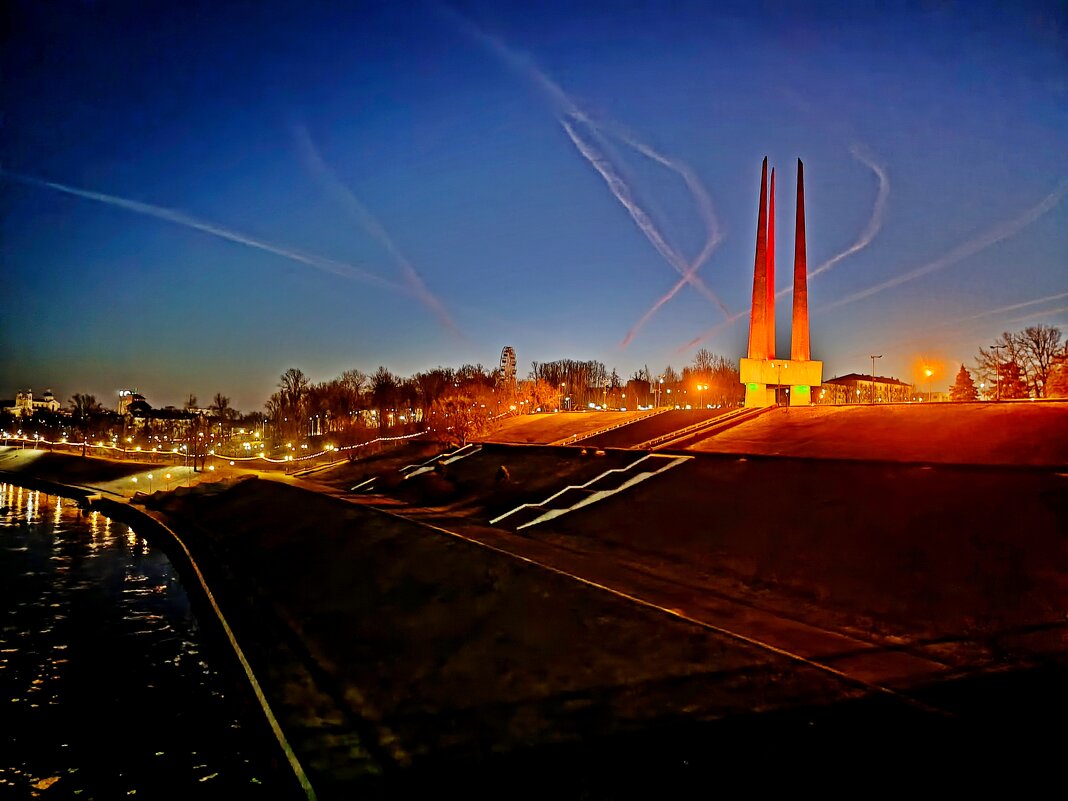 Вид на площадь Победы - Vladimir Semenchukov
