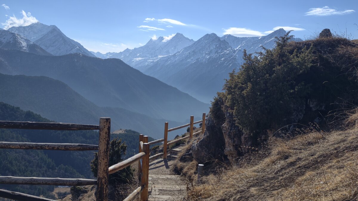 На смотровой площадке в горах - Мариша 
