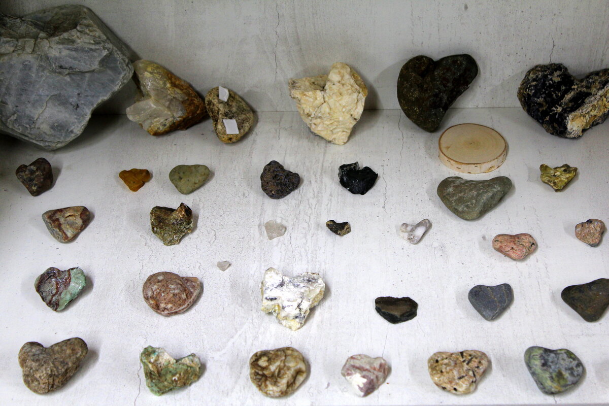 Коллекция камней-сердец - Татьяна Лютаева