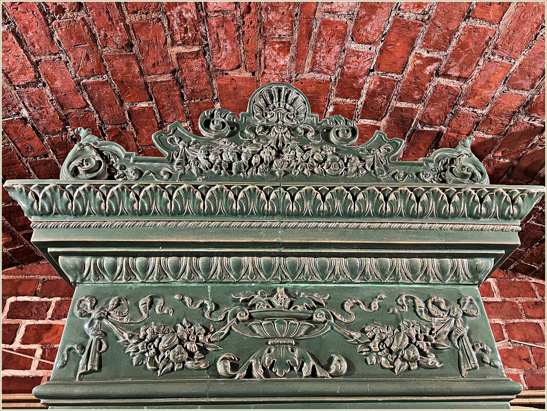 Фрагмент изразцовой печи. - Валерия Комова