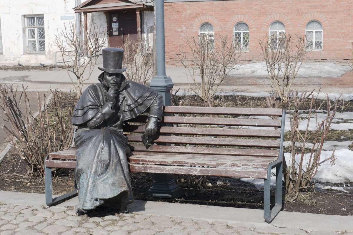 Устюжна, памятник Н.В. Гоголю - Александр Буторин