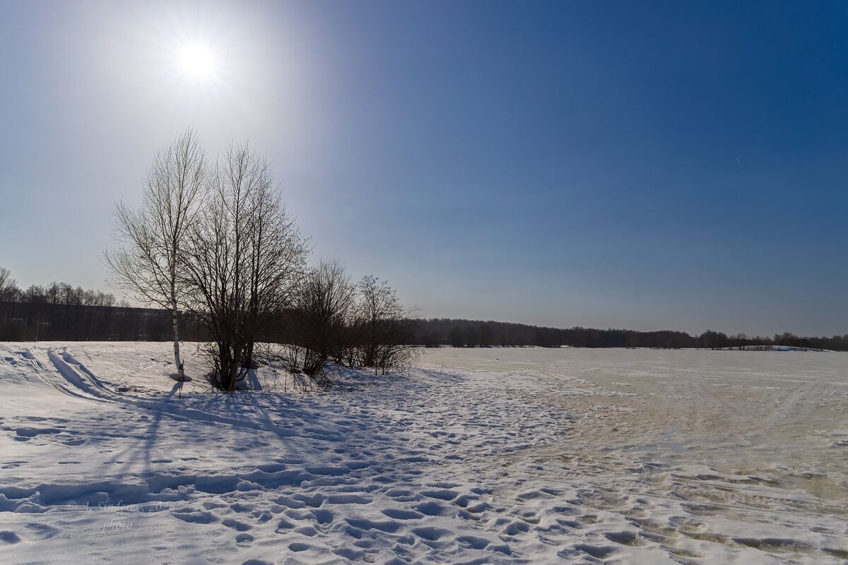 Весеннее солнце над озером - Александр Синдерёв
