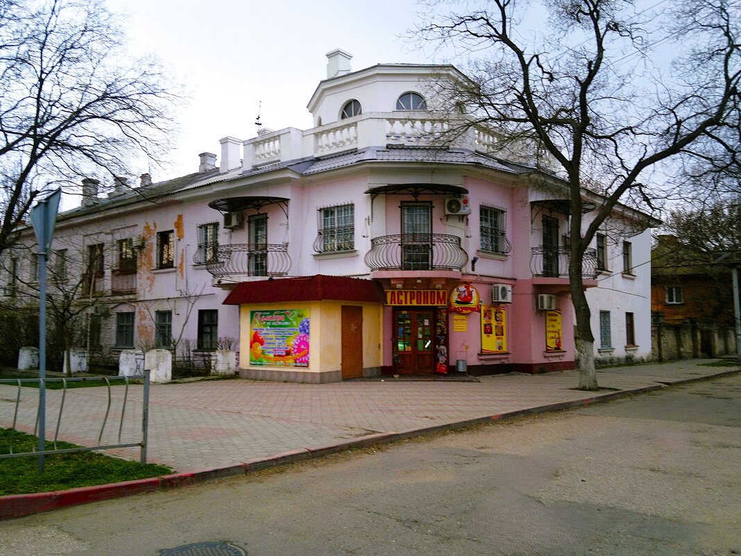 Керчь. Дом по ул. Свердлова 29. - Пётр Чернега