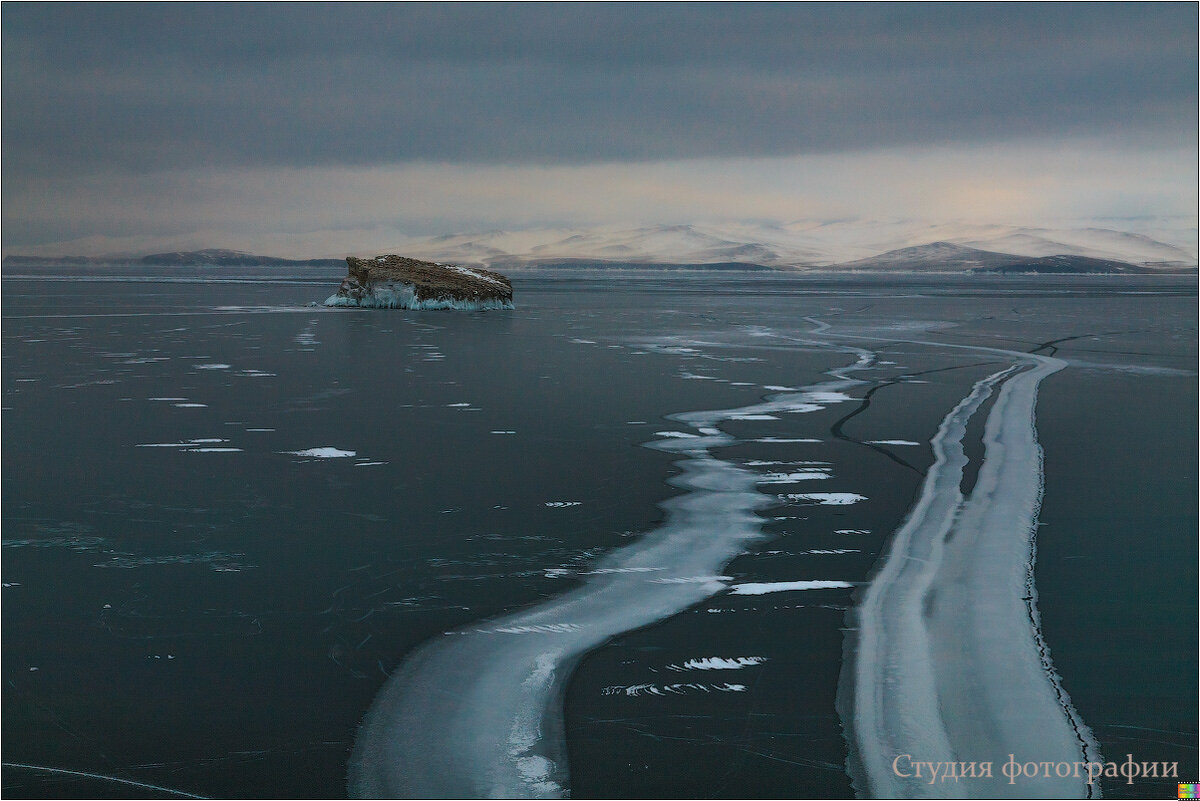 По льду мимо острова - Студия фотографии