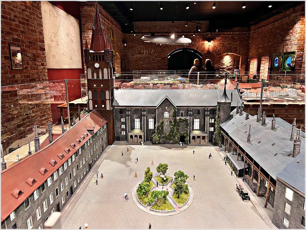 Двор Королевского замка. - Валерия Комова