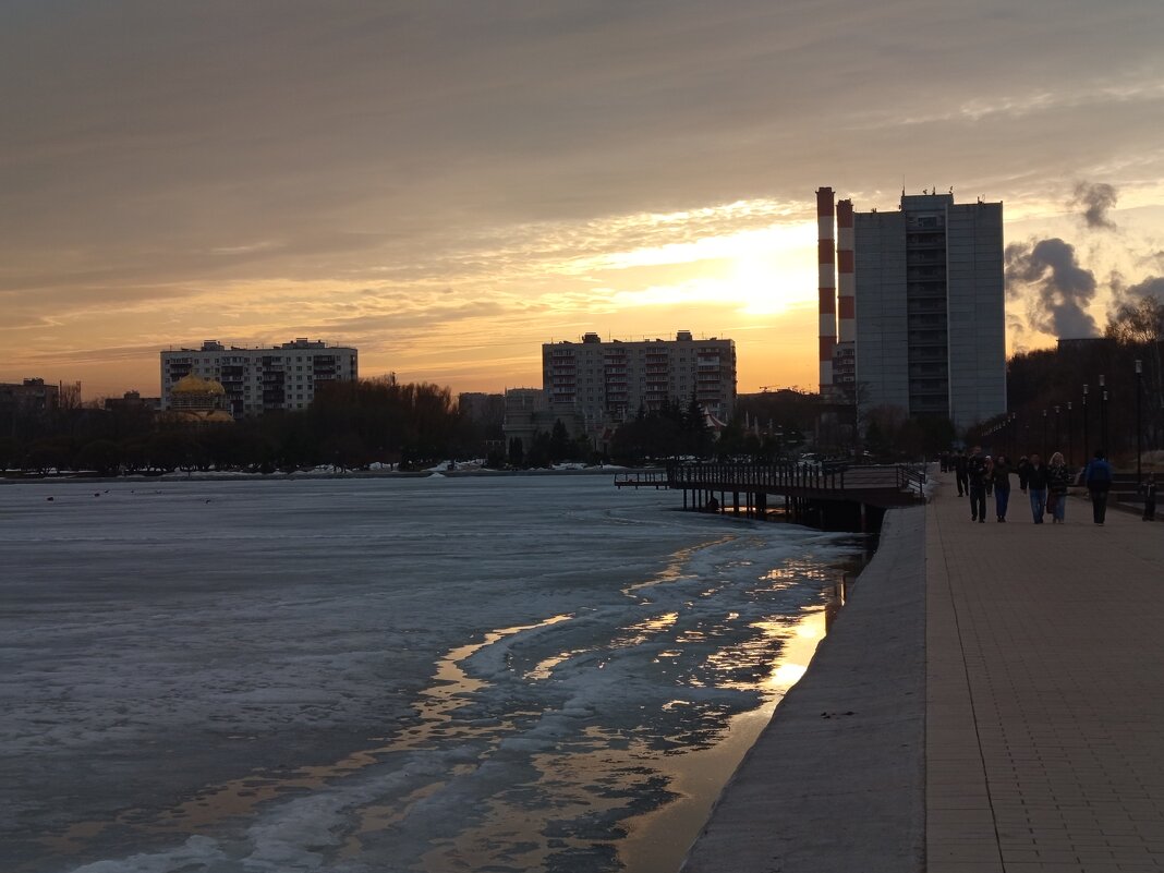Все еще март в городе - Андрей Лукьянов Все еще март в городе - Андрей Лукьянов