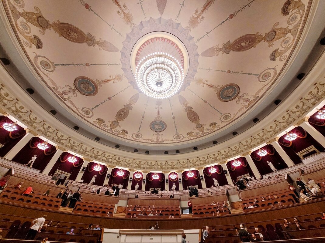 Потолок оперного театра - Галина Нестратова