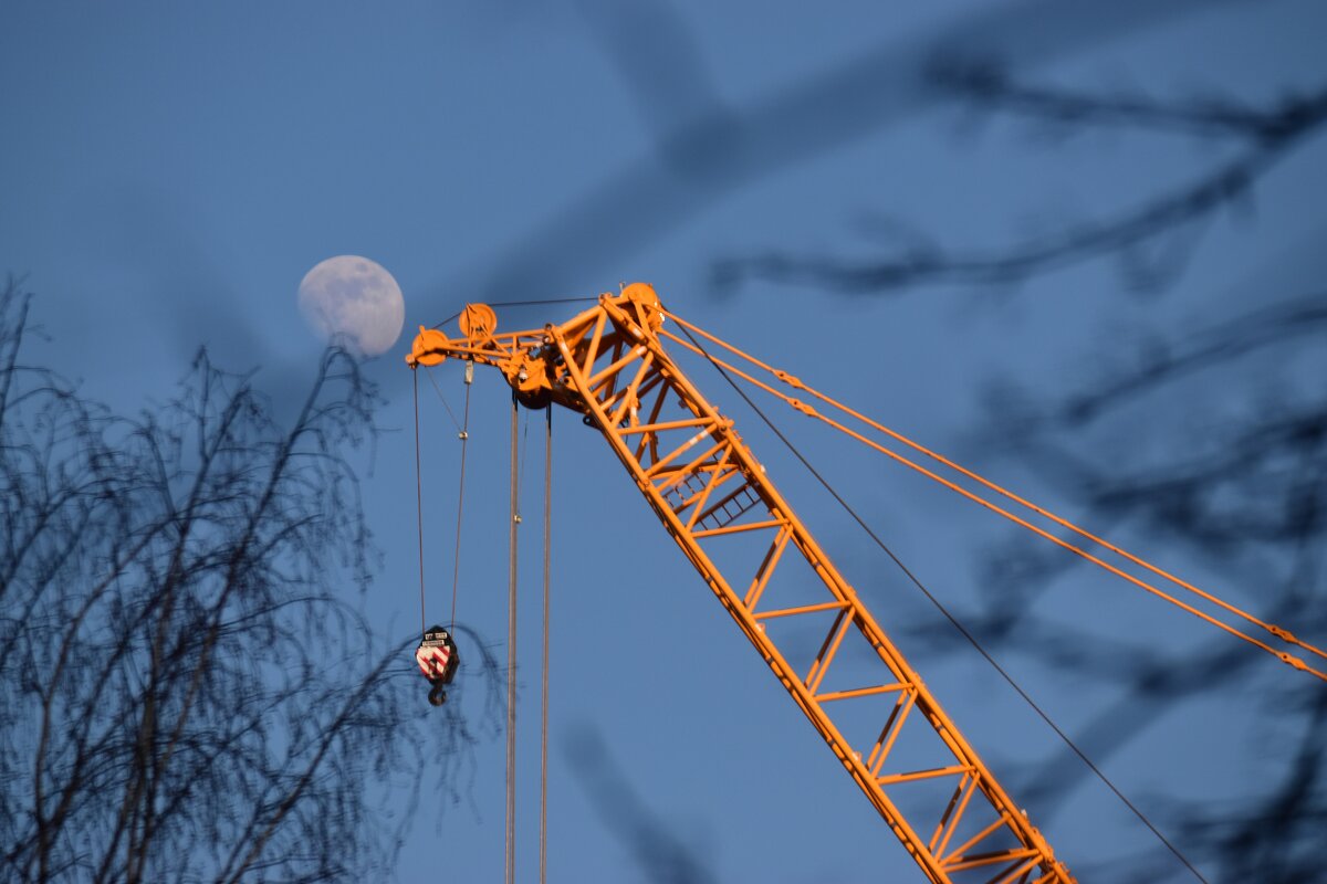 Кран-жираф тянется к луне. - Наталья Вязигина Кран-жираф тянется к луне. - Наталья Вязигина