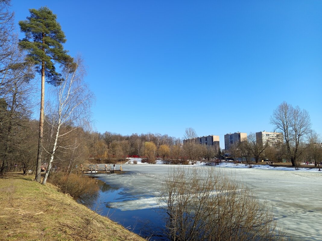 Март уходящий - Андрей Лукьянов Март уходящий - Андрей Лукьянов