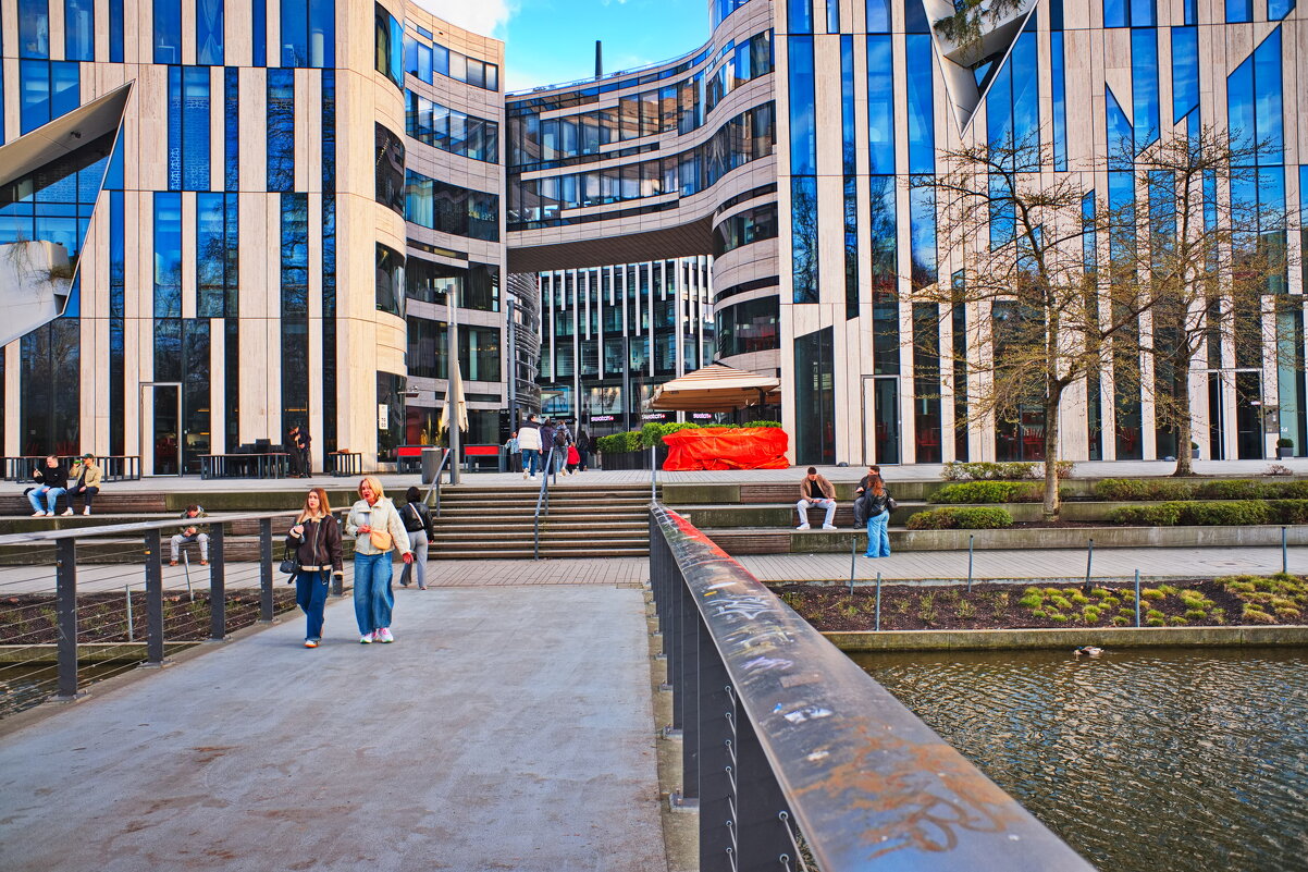 *** - Witalij Löwin