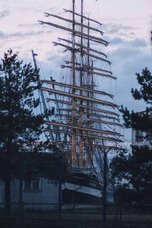 Крузенштерн готовится встретить век - Tanya Nikorovskaya