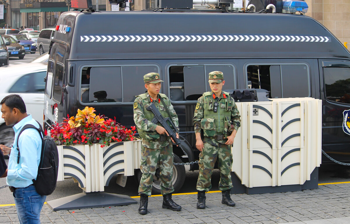 В помощь полиции - Elias 69