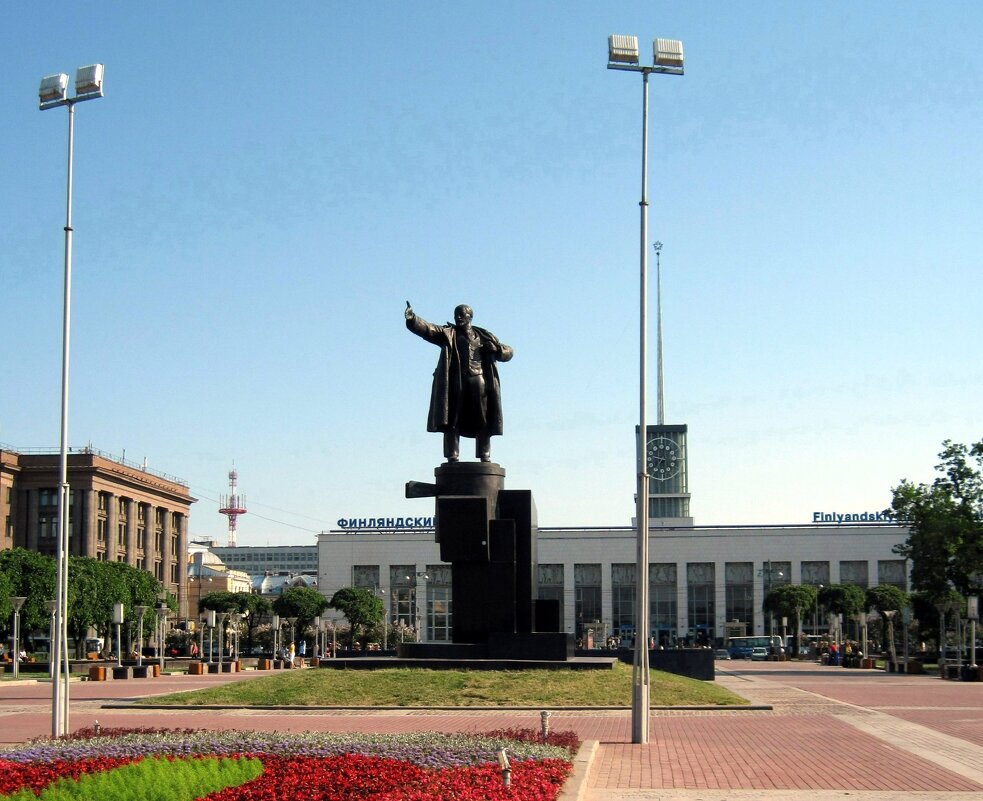 Площадь Ленина, памятник В.И. Ленину, Финляндский вокзал. - Ирина ***