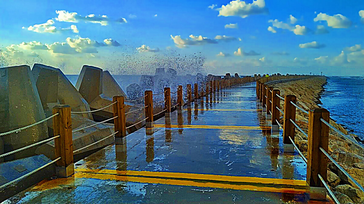 ВОЛНОЛОМ   В   ГЕРЦЛИИ - Анатолий Малобродский