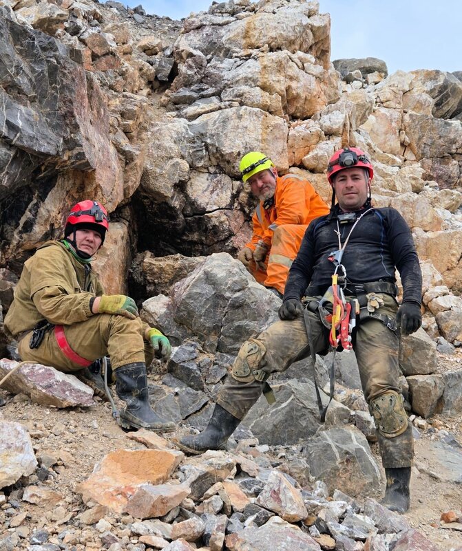 Любители гор и пещер... - Георгиевич 