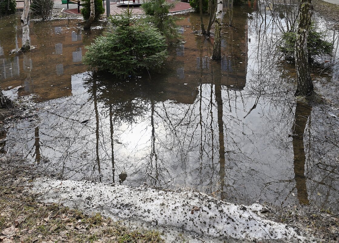 Апрель в городе - Валерий Иванович