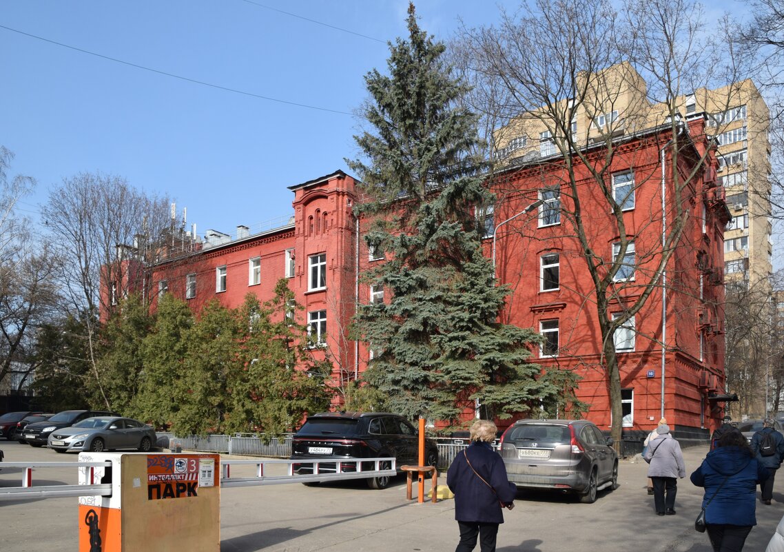 Бывший административный корпус Таганской тюрьмы - Олег 