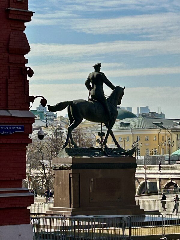 Еще один ракурс. Памятник Жукову - Натали 