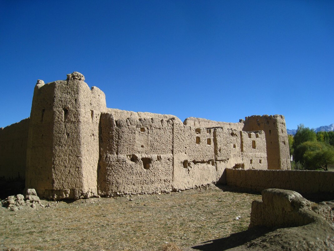 Развалины городских стен старинного города Бамиана. - unix (Илья Утропов)