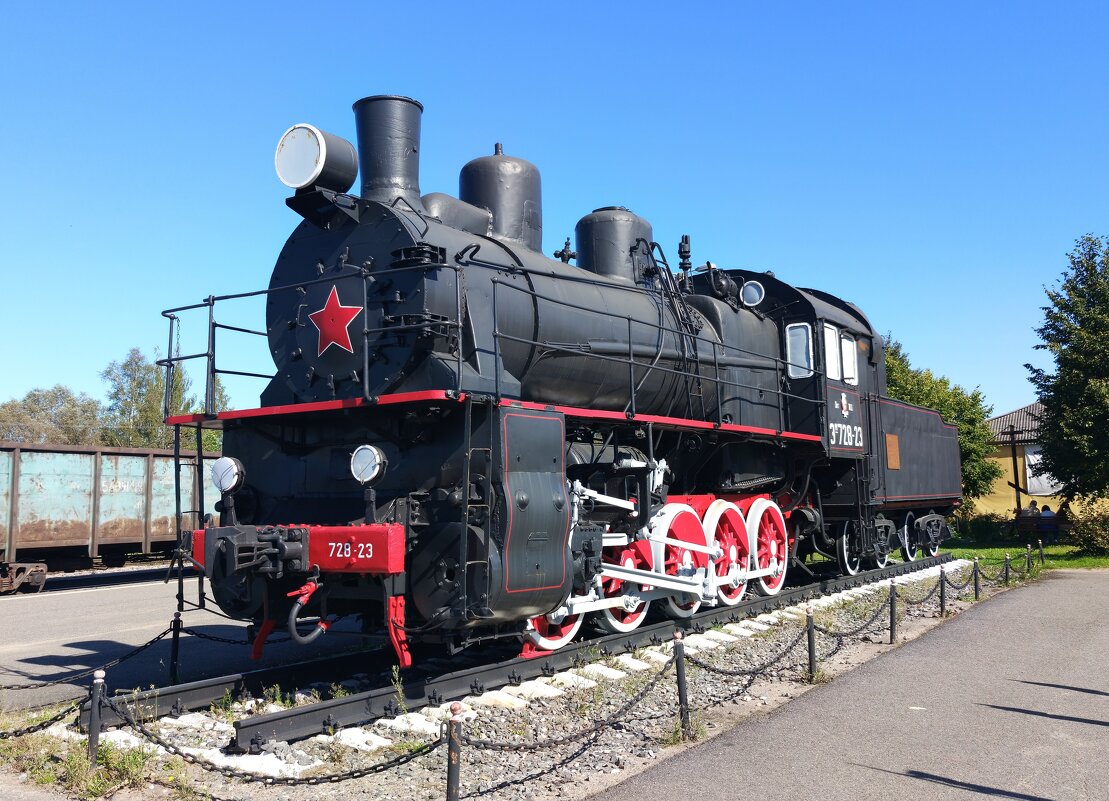 Паровоз Эм 728-23 в г. Дно - Артем 