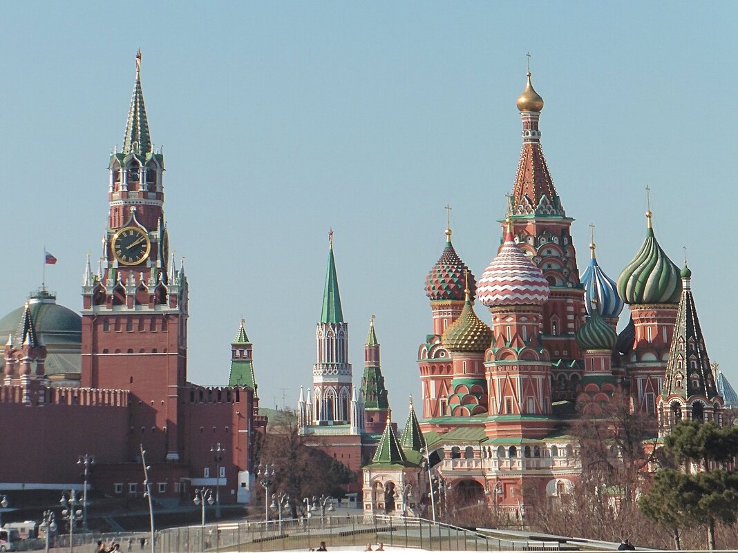 Вид на Кремль и Храм Василия Блаженного - Лидия Бусурина