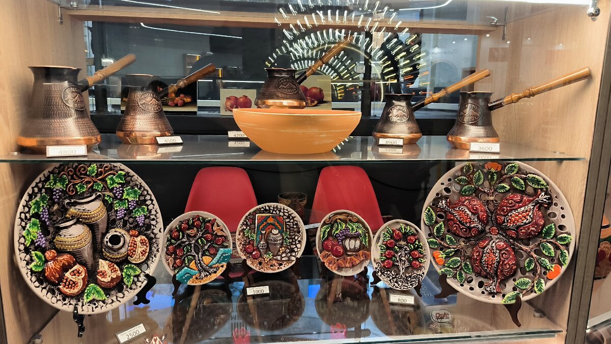 В павильоне Армения. - Ольга 