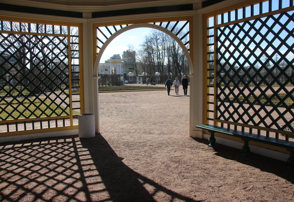 Петергоф. Верхний сад. Апрель - Наталья Герасимова