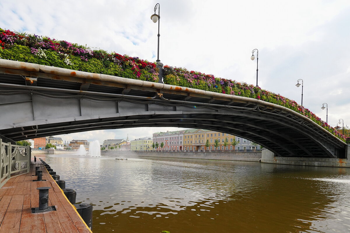 Лужков мост на Водоотводном канале Москвы. - Евгений Седов