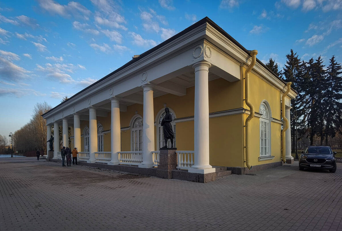 Парк Победы. Павильон шахматно - шашечный ( кинотеатр "Глобус") . - Лилия *